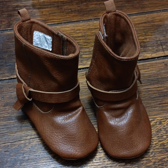 LAST CHANCE Old Navy Soft Soled Boots Cognac Brown - 12-18 months - Picture 1 of 4